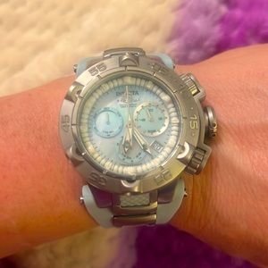 Model # 17233. Mother of pearl backdrop baby blue band new battery